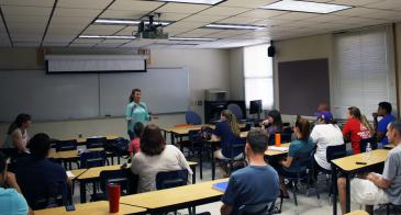 Judy Horton addresses a class at UA